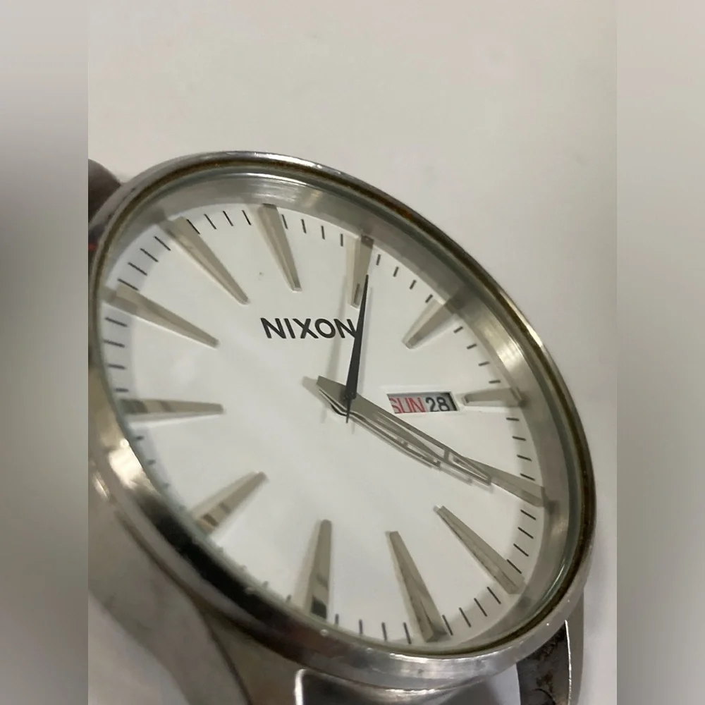 Nixon Sentry, watch body only, no strap, new battery, Day/Date does NOT work - Picture 6 of 7